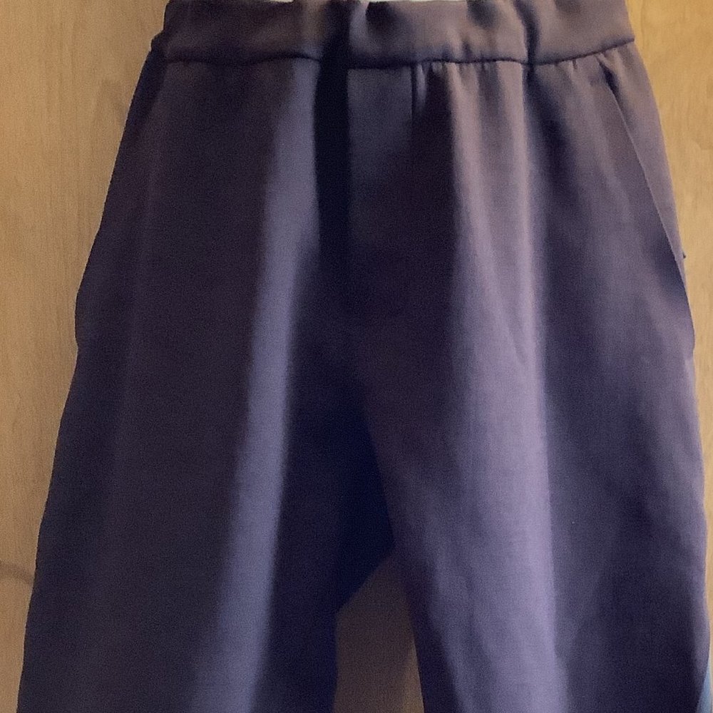 EUC Lululemon Chocolate "Like New' Trousers Size: Small